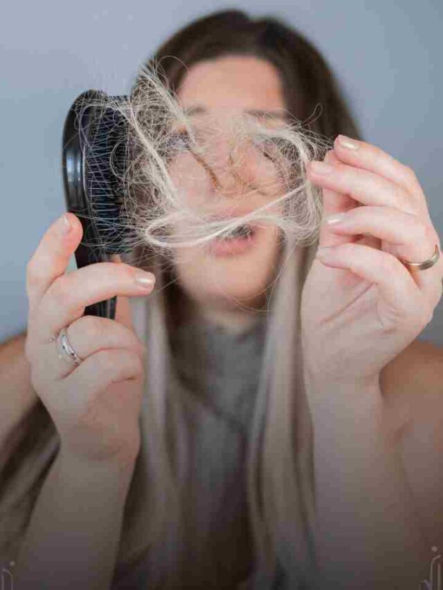 हेयर फॉल रोकने के लिए डाइट में जोड़ें ये खास फूड्स